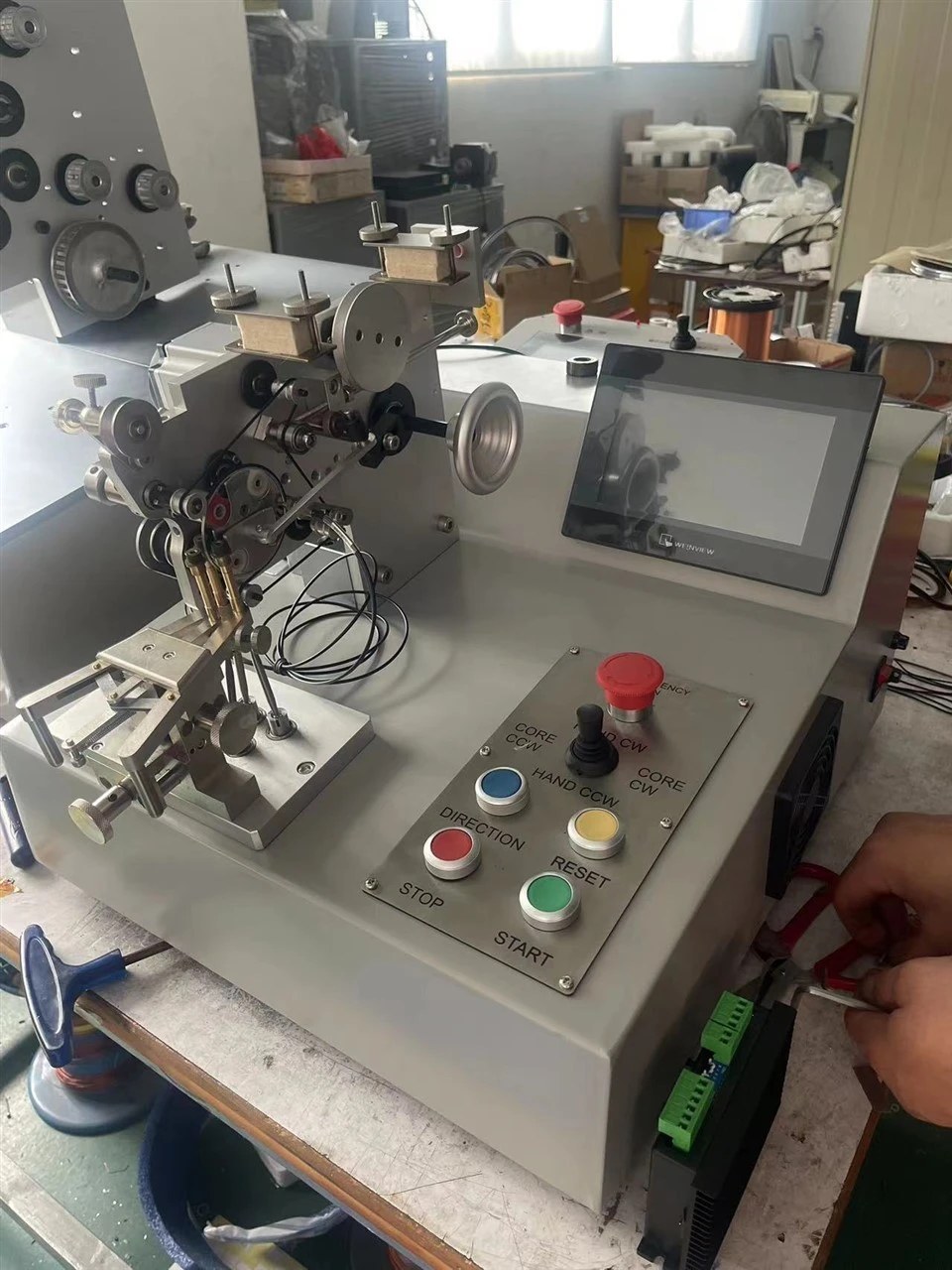 पीएलसी स्वचालित माइक्रो टोरॉयडल वाइंडिंग मशीन GWV10-PLC